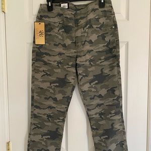 ROCK & REPUBLIC Denim Rx Camo Pants!